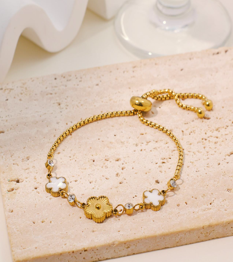 Golden Clover Heart Charm Adjustable Bracelet – Gold Plated Elegance