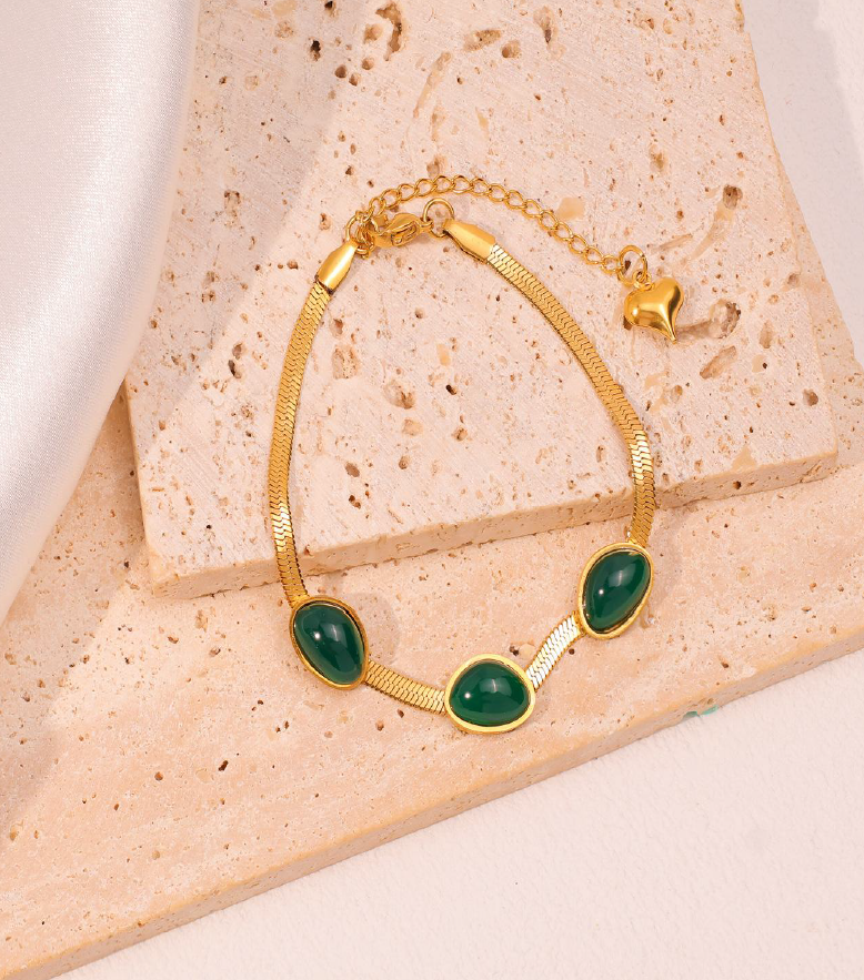 Emerald Glow Triple Stone Gold Bracelet – Elegant Adjustable Chain